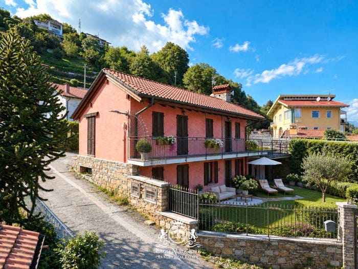 Appartamento trilocale in vendita in Via per Campino, Stresa