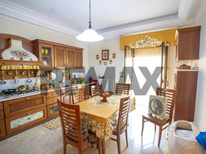 Casa con 6 locali in vendita in Via Giovanni Grasso, Cannizzaro, Aci Castello