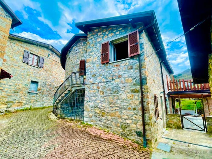 Casa bilocale in vendita in Frazione Carisasca, Cerignale