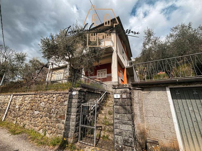 Casa con 6 locali in vendita in Loc La Giunca Via Santa Maria, Centro, Fivizzano