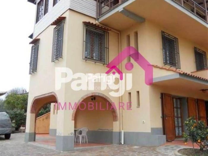 Casa con 6 locali in vendita in Piazza Cesare Battisti, Comeana, Carmignano