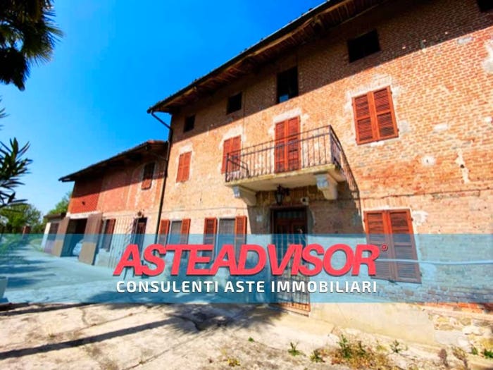 Casa con 6 locali in vendita in Frazione Briassa, Roatto