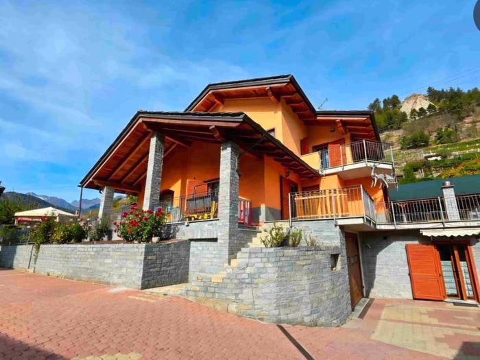 Casa con 6 locali in vendita in Frazione Veyne, Villeneuve