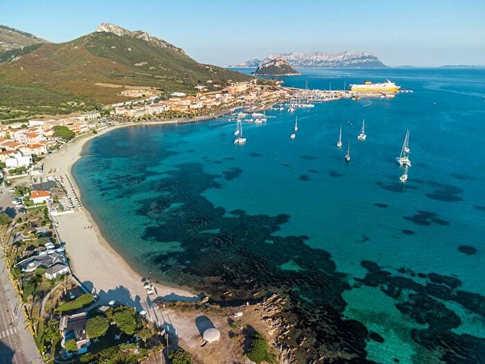 Appartamento bilocale in vendita in Via Giovanni Maria Angioj, Golfo Aranci