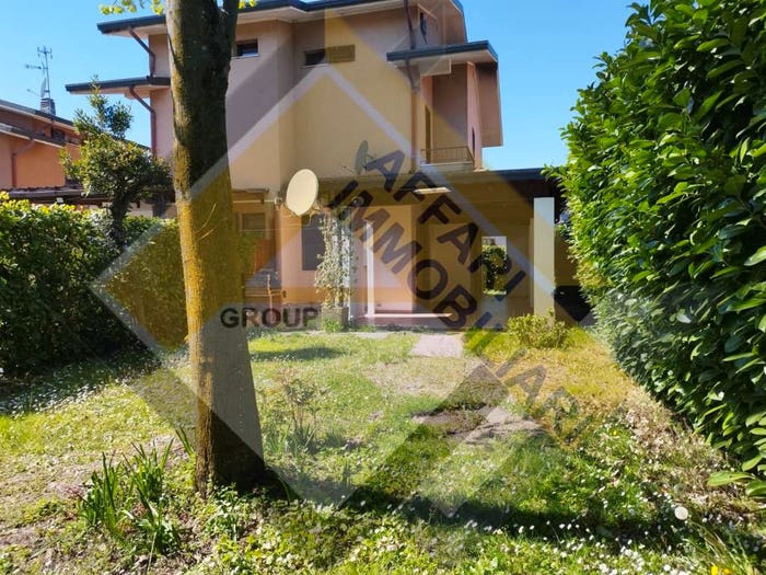 Casa quadrilocale in vendita in Via Liguria, Pogliano Milanese