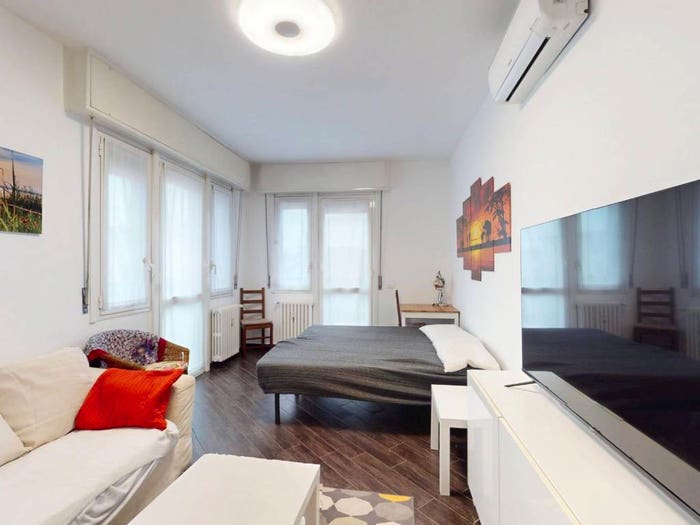 Appartamento trilocale in affitto in Via Popoli Uniti, Rovereto, Milano