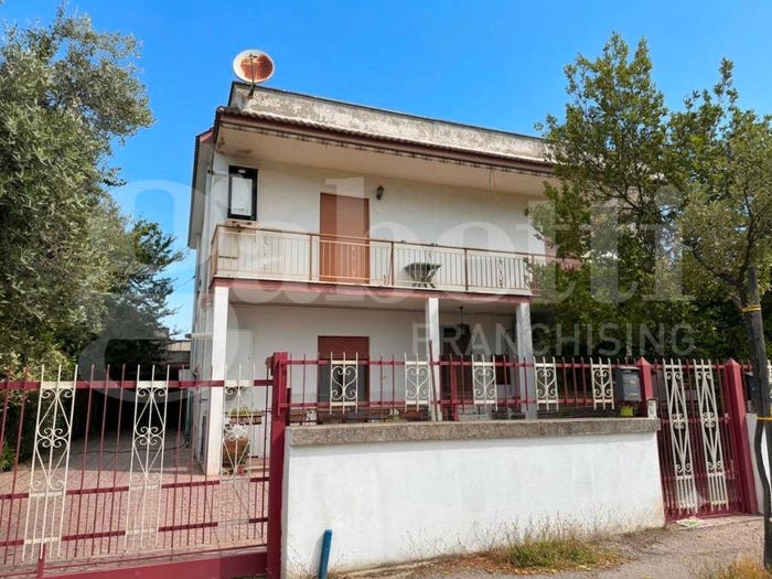 Appartamento trilocale in vendita in Via Arturo Toscanini, Semicentro, Aprilia