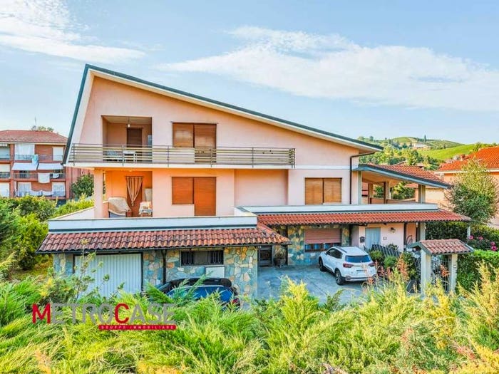 Casa con 6 locali in vendita in Centro, Canale