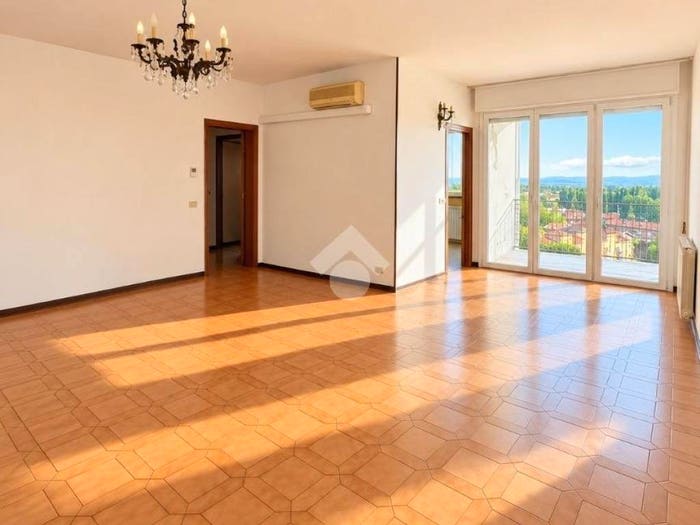 Appartamento quadrilocale in vendita in Via Viterbo, Sant'Agnese Università, Modena