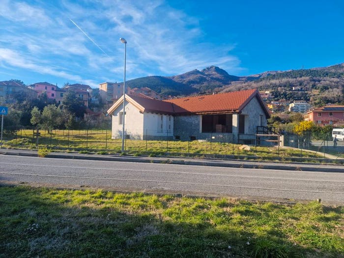 Casa quadrilocale in vendita in Via Giovanni Falcone, Sciarborasca, Cogoleto