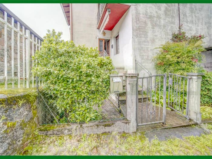 Casa quadrilocale in vendita in Via Cristoforo Colombo, Centro, Porto Valtravaglia