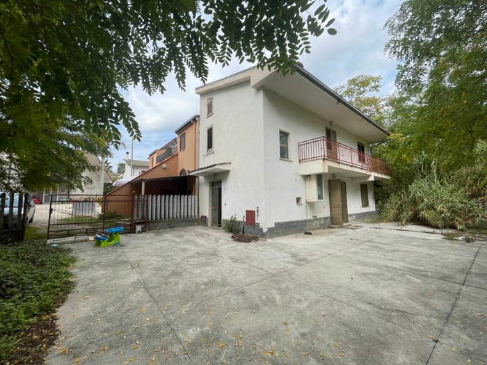 Casa con 5 locali in vendita in Via Paolo Borsellino, Ticchione, Alanno