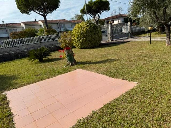 Casa quadrilocale in vendita in Cinquale, Montignoso
