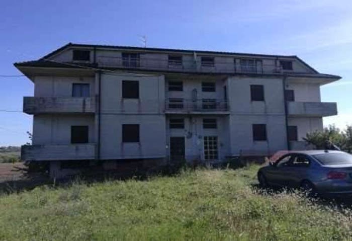 Appartamento con 6 locali in vendita in Via Piano Selva, Maltignano