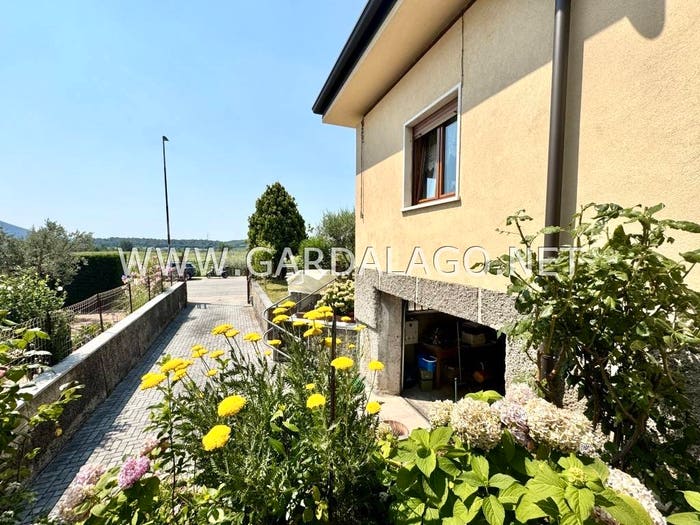 Casa con 6 locali in vendita in Via Monte Baldo, Centro, Caprino Veronese