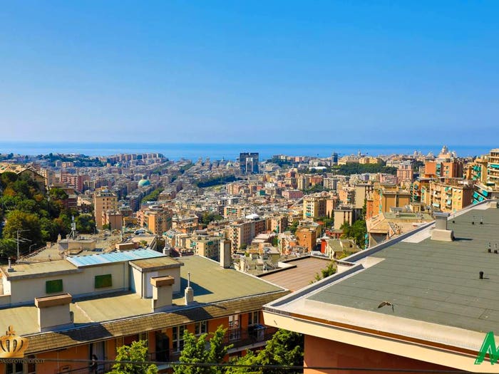 Appartamento trilocale in vendita in Via Aurelio Robino, Marassi, Genova