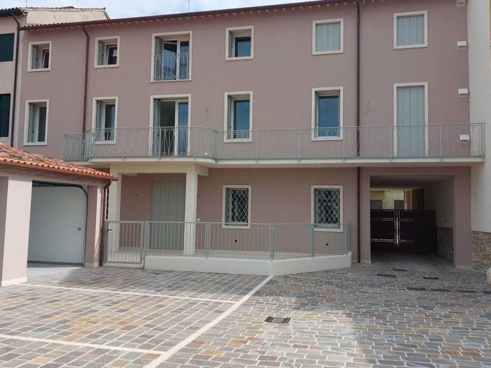Appartamento trilocale in vendita in Via San Francesco d'Assisi, Centro, Lonigo