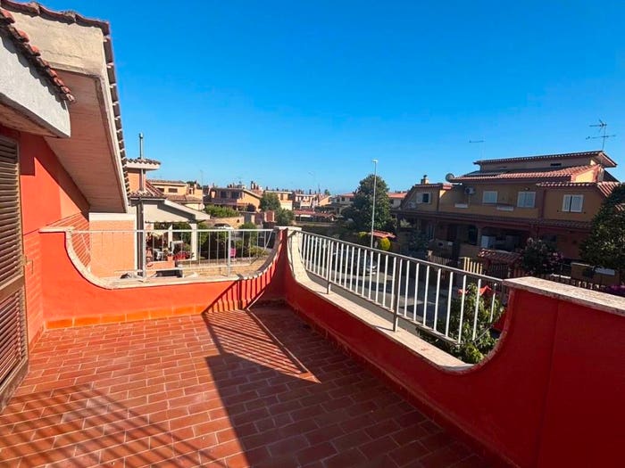 Casa con 6 locali in vendita in Viale California, Miami, Ladispoli