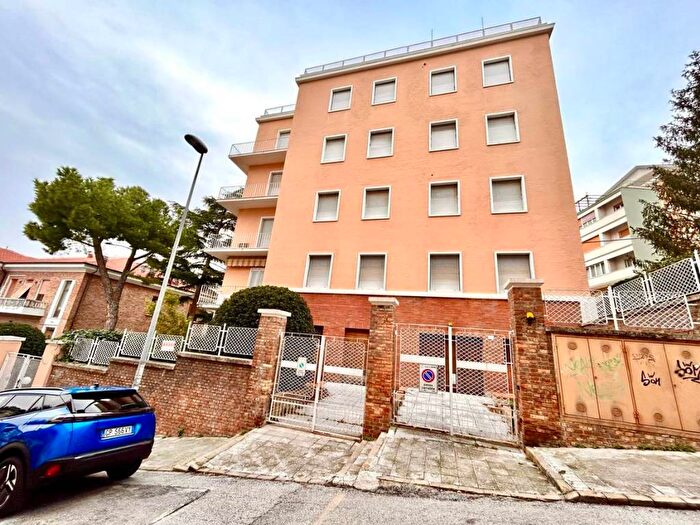 Casa con 5 locali in vendita in Via Cesare Battisti, Adriatico, Ancona