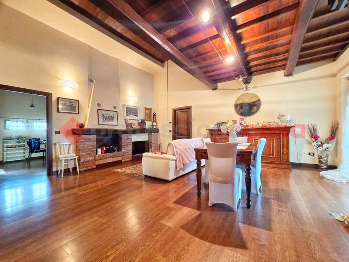 Casa con 6 locali in vendita in Via Pistignano, Rieti