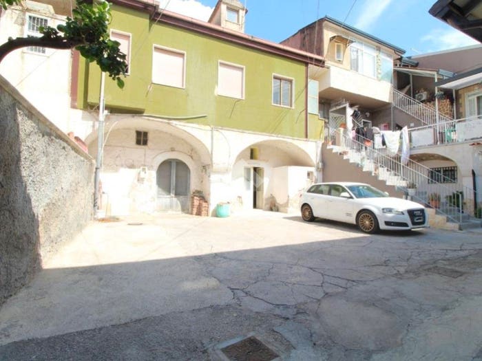 Casa trilocale in vendita in Via Aniello Gentile, Puccianiello, Caserta