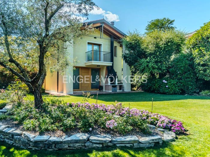 Casa con 6 locali in vendita in Via Santa Maria in Colle, Centro, Montebelluna