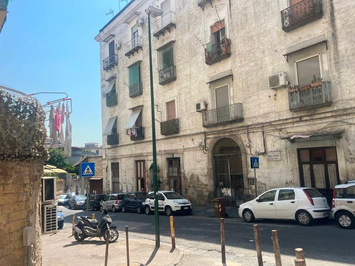 Appartamento trilocale in vendita in Via Michele Guadagno, San Carlo All'Arena, Napoli