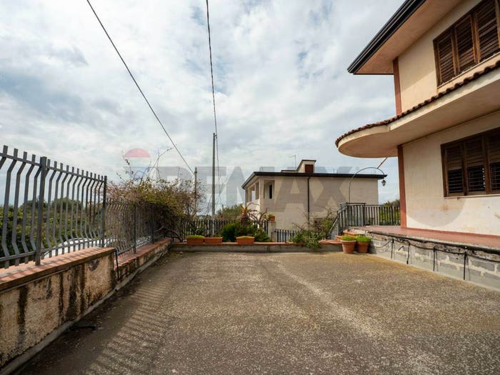 Casa con 6 locali in vendita in Cda Porrazzo, Paternò