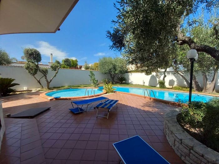 Casa con 6 locali in vendita in Via Anna Magnani, Bisceglie