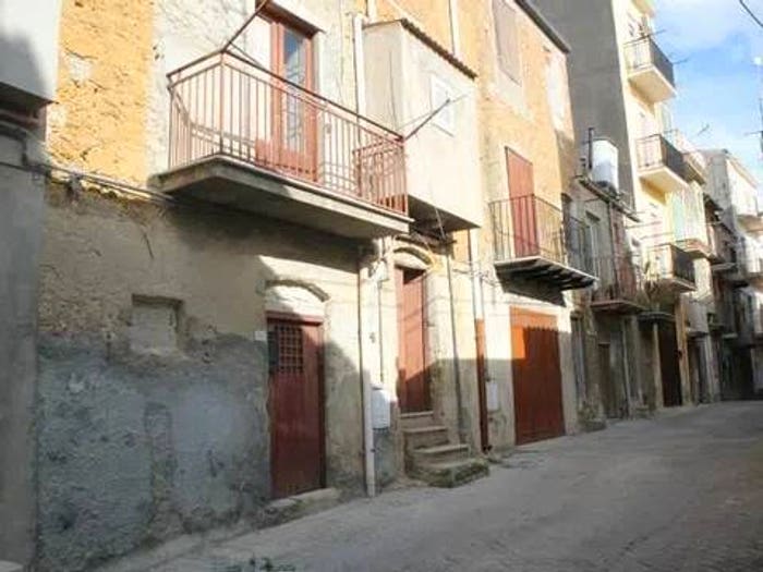 Casa bilocale in vendita in Via Francesco Crispi, Cianciana