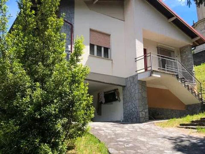 Casa quadrilocale in vendita in Via Orsini, Centro, Dumenza
