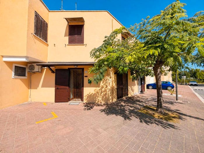 Casa quadrilocale in vendita in Via degli Albizzi, Latina Lido, Latina