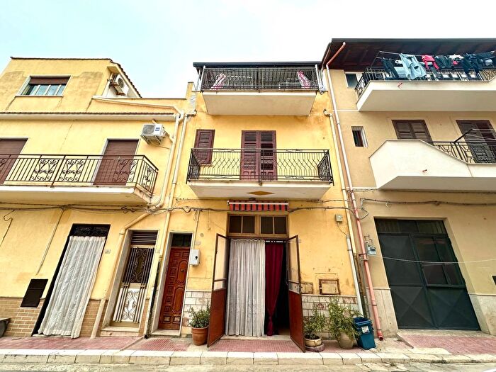Casa con 13 locali in vendita in Via Torino, Trappeto