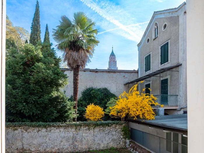 Appartamento trilocale in vendita in Via Portici, Centro, Merano