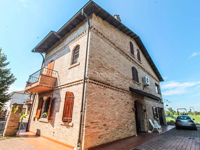 Casa quadrilocale in vendita in Via Chiesa Staggia, Staggia, San Prospero