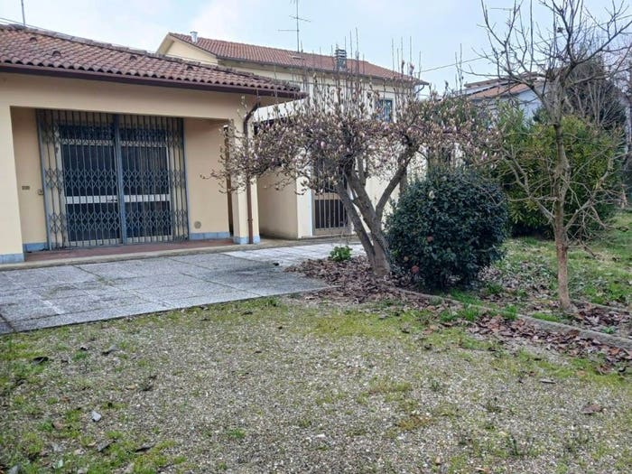Casa con 6 locali in vendita in Cento Paese, Cento
