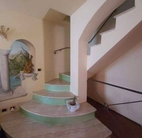 Casa con 6 locali in vendita in Fosdinovo