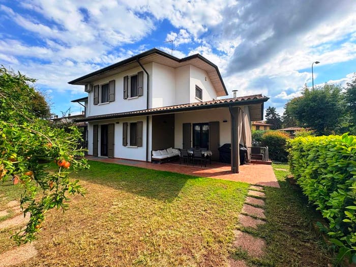 Casa con 6 locali in vendita in Via Conte Gaetano Bonoris, Centro, Montichiari
