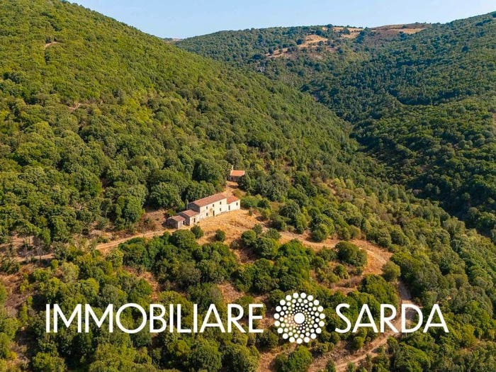 Casa con 6 locali in vendita in Viddalba
