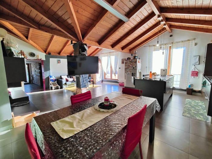 Casa trilocale in vendita in Piazza Umberto I, Mercato, Giffoni Valle Piana