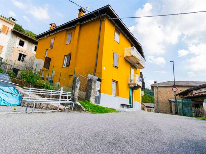 Casa quadrilocale in vendita in Via Don Antonio Locatelli, Costa Serina