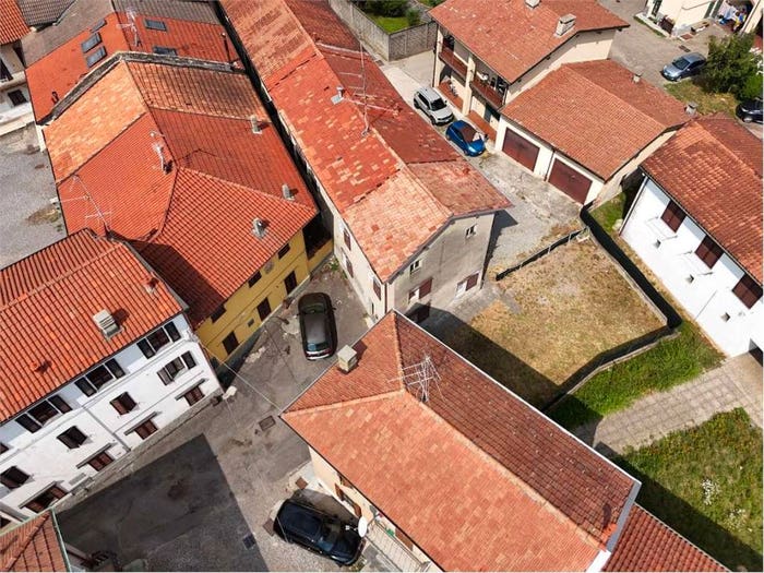 Casa con 6 locali in vendita in VIA SAN BARTOLOMEO, Mozzate