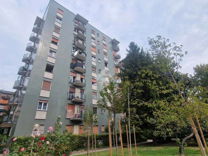 Appartamento trilocale in vendita in Viale Legioni Romane, Bande Nere, Milano
