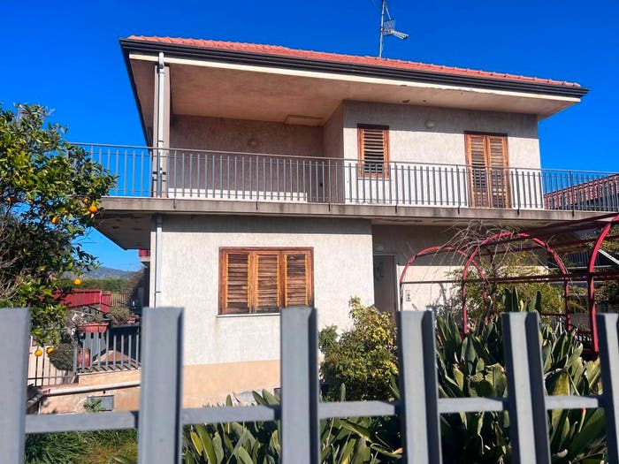 Casa con 6 locali in vendita in Via Tomasi di Lampedusa, Centro, Riposto