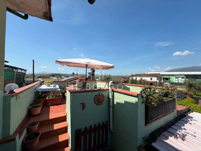 Casa quadrilocale in vendita in Uzzano