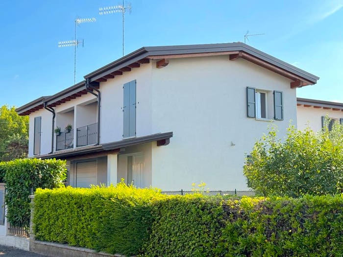Casa quadrilocale in vendita in Strada Sant'Ilario, Centro, Montecchio Emilia