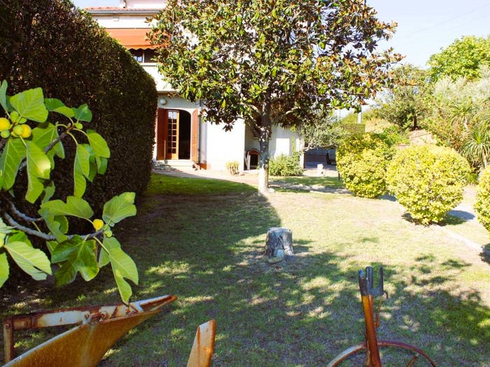 Casa con 6 locali in vendita in Castellina Marittima