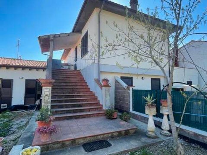 Casa con 6 locali in vendita in Campiglia Marittima