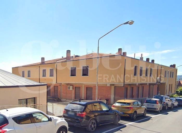 Casa trilocale in vendita in Via Risorgimento, Centro, Gubbio