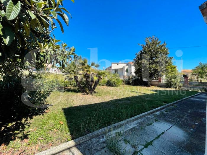 Casa con 6 locali in vendita in Via Primo Maggio A, Centro, Nereto